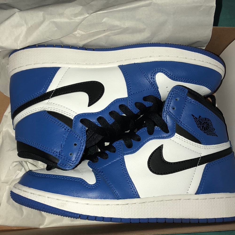Royal blue Jordan’s 5.5y